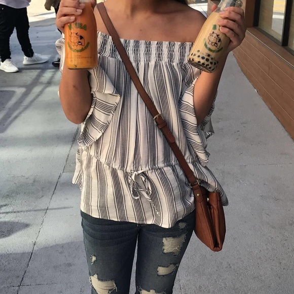 Hollister Ruffled Top - Picture 1 of 1